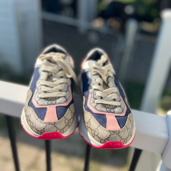 Pre loved Gucci sneakers - Picture 1 of 3